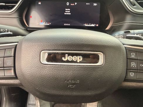 Used 2024 Jeep Grand Cherokee Limited w/ Black Appearance Package AWD/4WD image 16