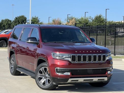 Used 2024 Jeep Wagoneer L Series II w/ Flexible Seating Group AWD/4WD image 2