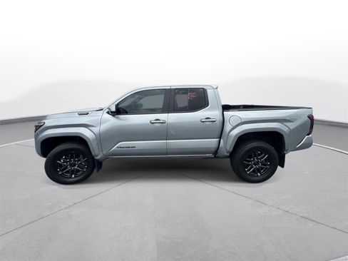 Used 2024 Toyota Tacoma TRD Sport AWD/4WD image 9