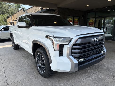Used 2023 Toyota Tundra Limited w/ Power Package AWD/4WD image 4