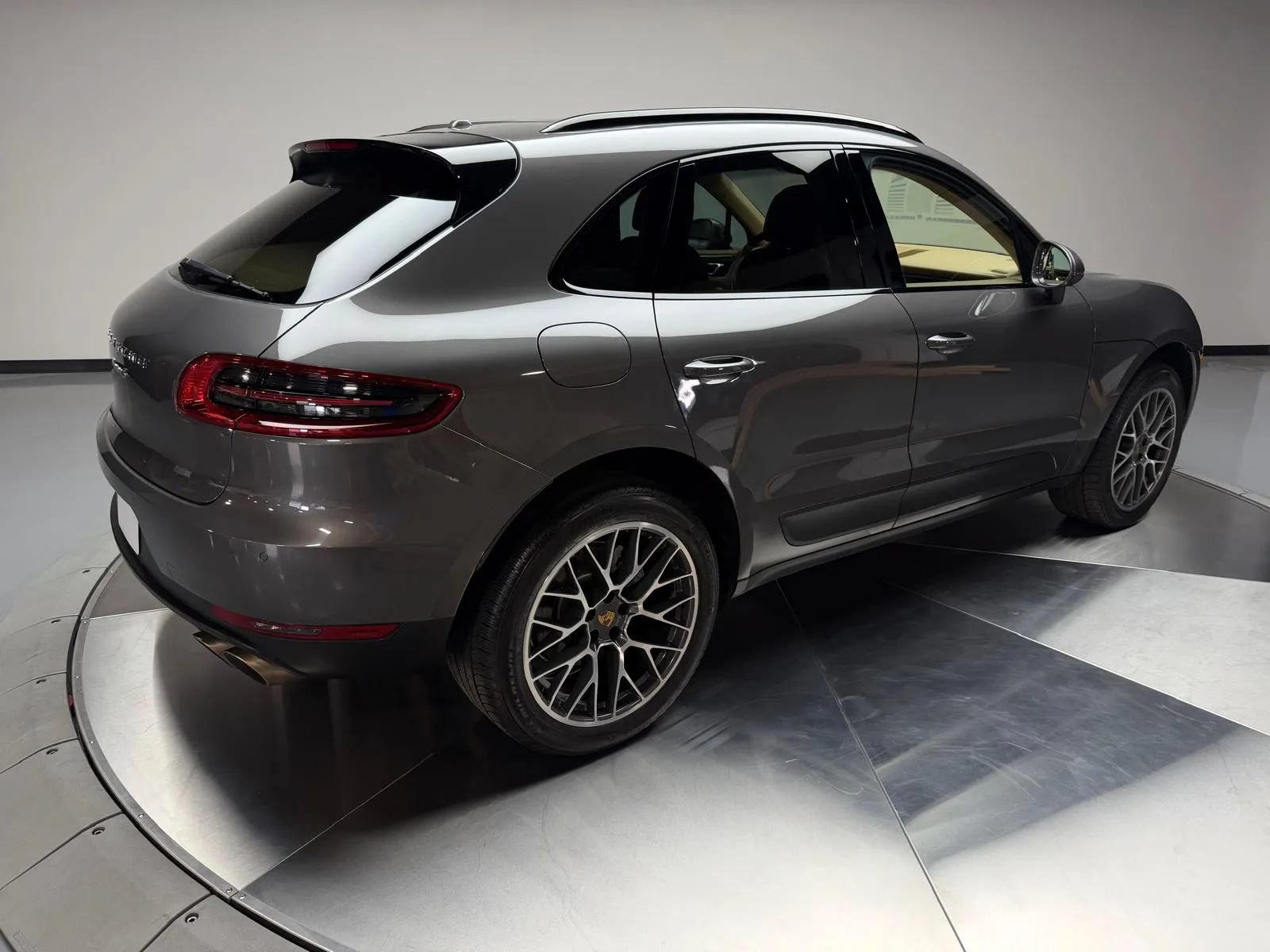 Used 2015 Porsche Macan S AWD/4WD image 2