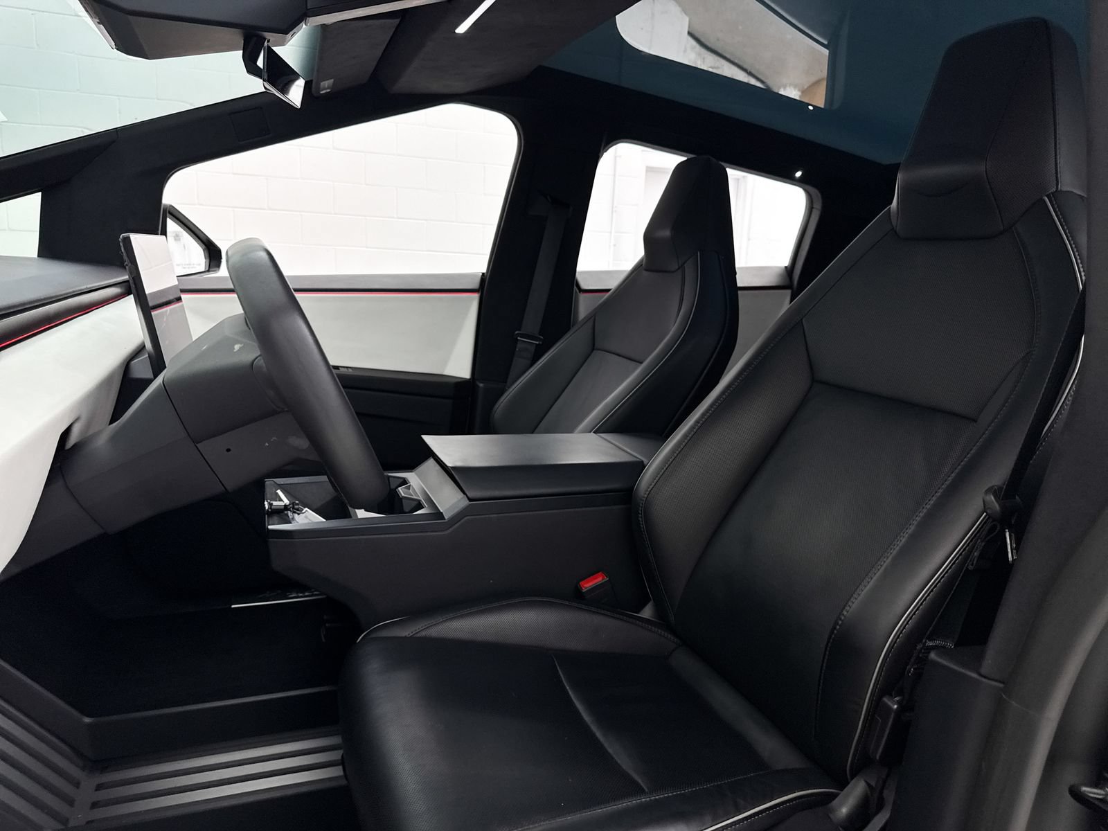 Used 2024 Tesla Cybertruck AWD Crew Cab image 17
