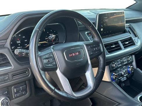 Used 2022 GMC Yukon XL SLT w/ SLT Premium Package image 13