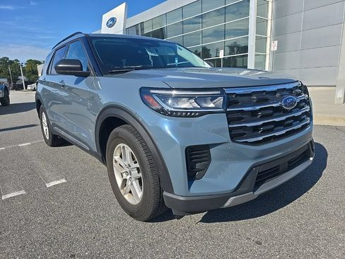 Used 2025 Ford Explorer Active RWD image 1