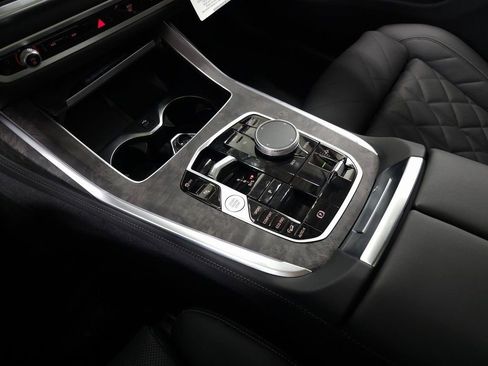 Used 2026 BMW X7 xDrive40i image 31