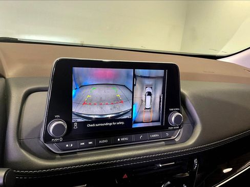 Used 2023 Nissan Rogue SL image 14