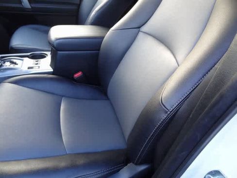 Used 2022 Toyota 4Runner SR5 Premium image 10