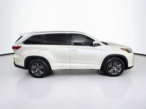 Used 2018 Toyota Highlander Limited Platinum FWD image 10