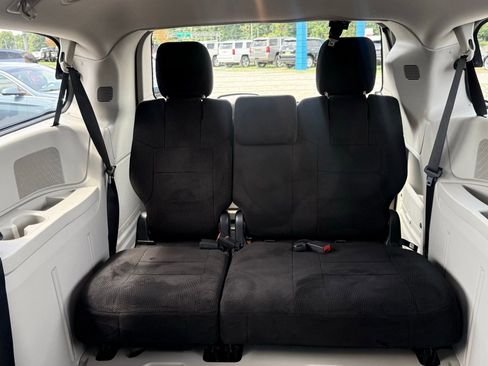 Used 2013 Dodge Grand Caravan SXT image 19