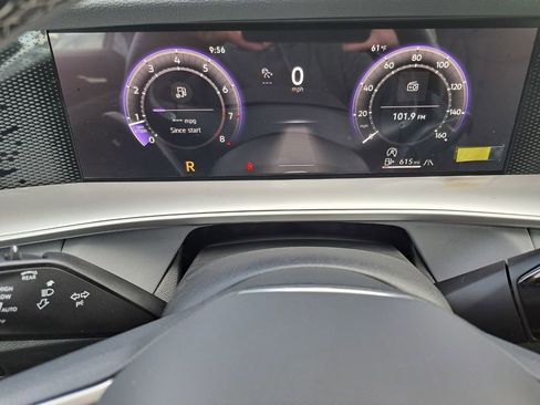 New 2025 Volkswagen Tiguan SE image 12