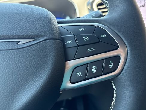 New 2027 Chrysler Pacifica Select FWD image 15