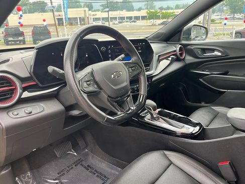 Certified 2024 Chevrolet Trax RS w/ Sunroof Package FWD image 21