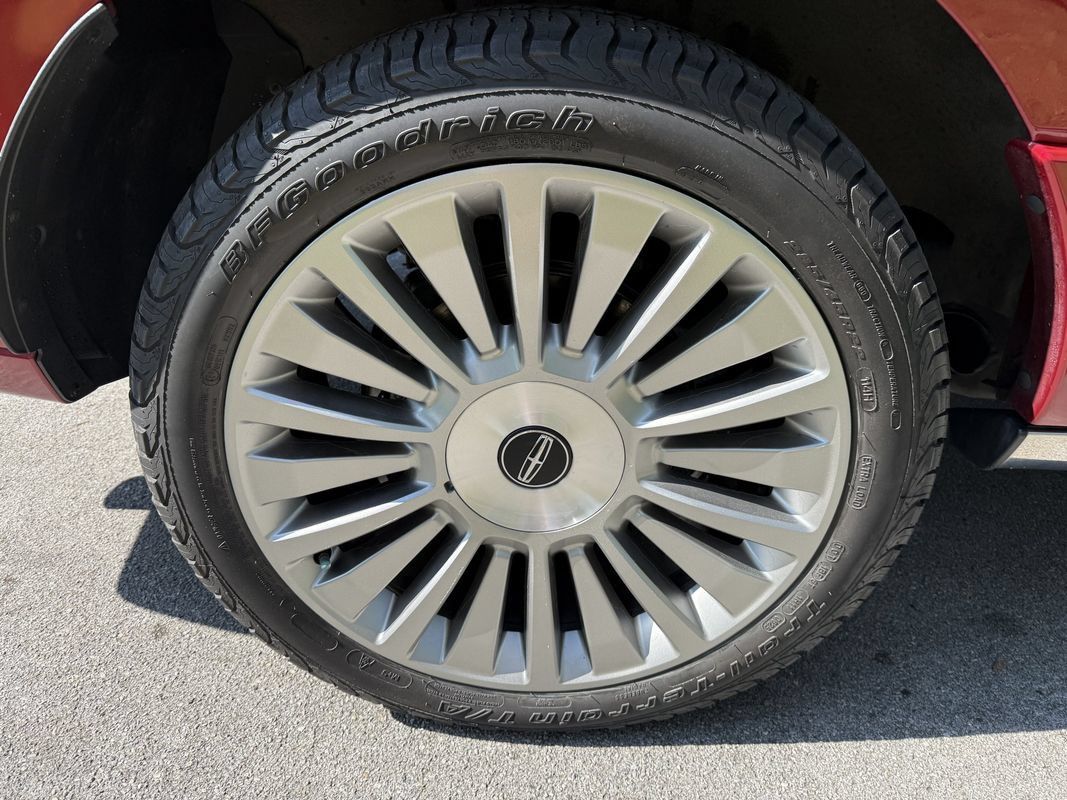 Used 2015 Lincoln Navigator 4WD w/ Equipment Group 101A Reserve image 13