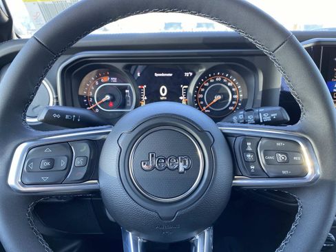 New 2026 Jeep Wrangler Unlimited Sahara AWD/4WD image 15