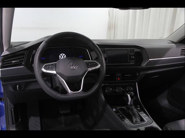 Certified 2024 Volkswagen Jetta SE w/ Panoramic Sunroof Package FWD image 6