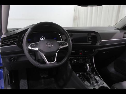Certified 2024 Volkswagen Jetta SE w/ Panoramic Sunroof Package FWD image 6