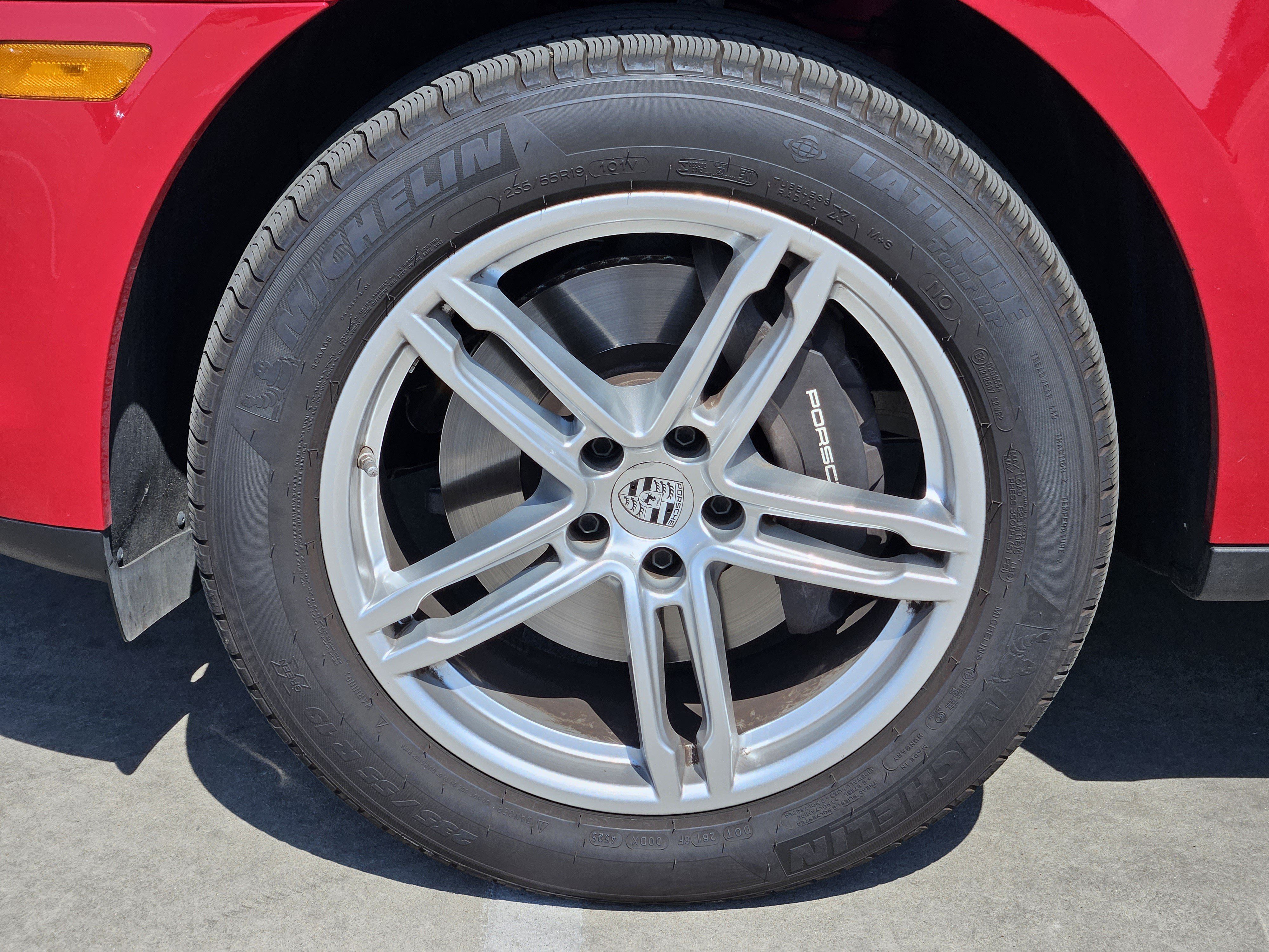 Certified 2026 Porsche Macan AWD/4WD image 14