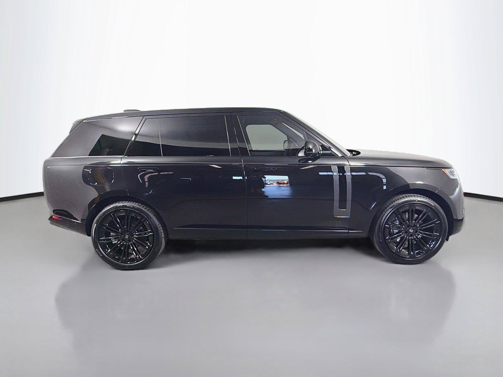 New 2027 Land Rover Range Rover Long Wheelbase SE AWD/4WD image 4