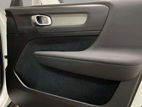 Used 2025 Volvo XC40 B5 Plus image 87