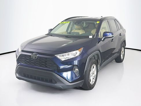 Used 2020 Toyota RAV4 XLE FWD image 3
