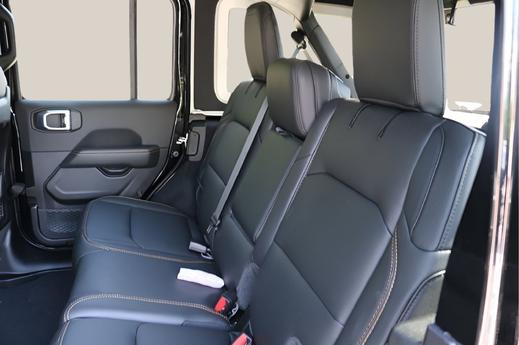 New 2026 Jeep Wrangler Unlimited Sahara AWD/4WD image 16