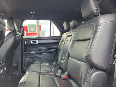 Used 2020 Ford Explorer XLT w/ Equipment Group 202A image 11