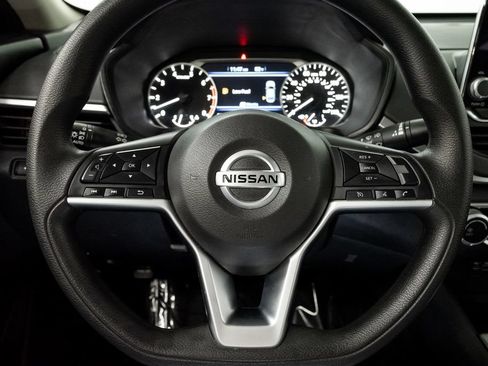 Used 2022 Nissan Altima 2.5 SV FWD image 13