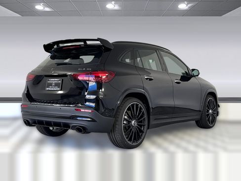 New 2026 Mercedes-Benz GLA 35 AMG 4MATIC image 9