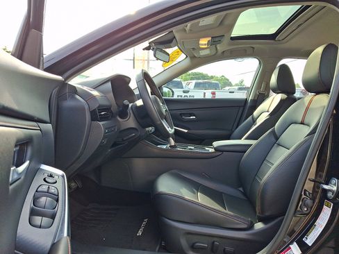 Certified 2025 Nissan Sentra SR w/ SR Premium Package FWD image 15