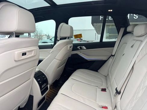 Used 2022 BMW X5 xDrive40i w/ M Sport Package image 9