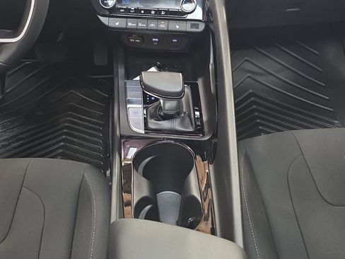 Certified 2025 Hyundai Elantra SEL image 22