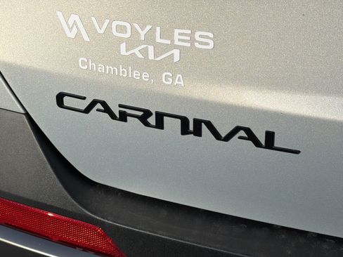 Used 2025 Kia Carnival SX Prestige image 8