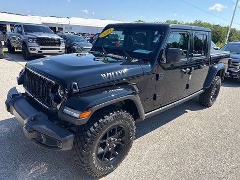 Used 2025 Jeep Gladiator Sport AWD/4WD image 1