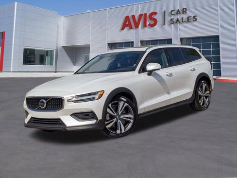 Used 2025 Volvo V60 B5 Cross Country Plus AWD/4WD image 1