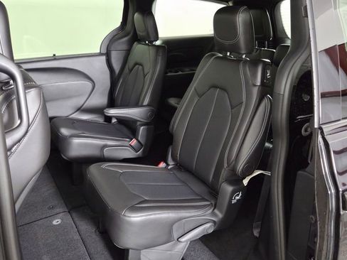 New 2026 Chrysler Pacifica Select image 27