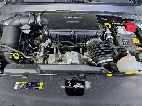 Used 2025 Jeep Compass Latitude image 37