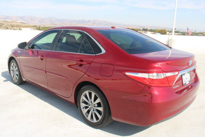 Used 2017 Toyota Camry XLE w/ Moonroof Package FWD image 5
