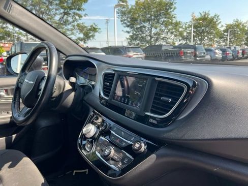 Used 2019 Chrysler Pacifica Touring Plus w/ S Appearance Package FWD image 37