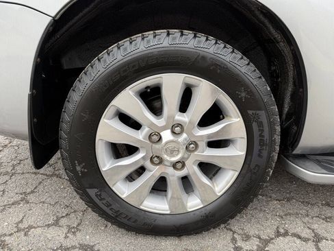 Used 2008 Toyota Sequoia Platinum image 10