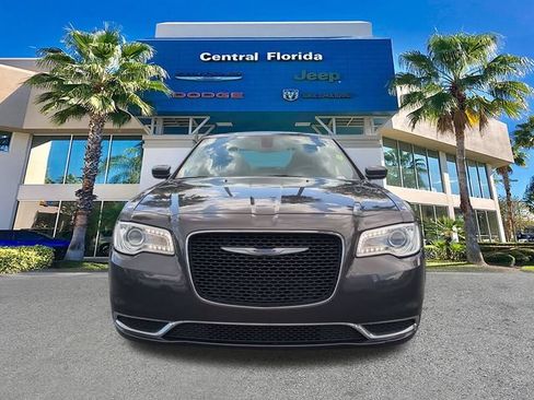 Used 2022 Chrysler 300 Touring RWD image 3