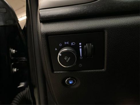 Used 2017 Jeep Grand Cherokee Altitude image 23