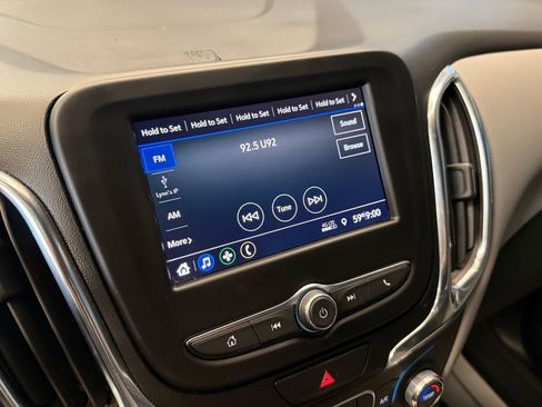 Used 2021 Chevrolet Equinox LS w/ LS Convenience Package FWD image 12
