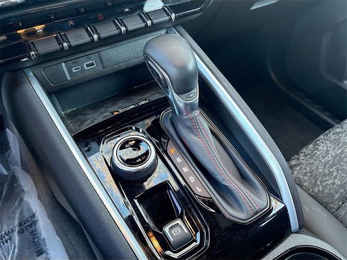 Used 2023 Chevrolet Colorado Z71 w/ Z71 Convenience Package 2 image 17