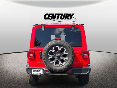 Used 2025 Jeep Wrangler Unlimited Sahara AWD/4WD image 5