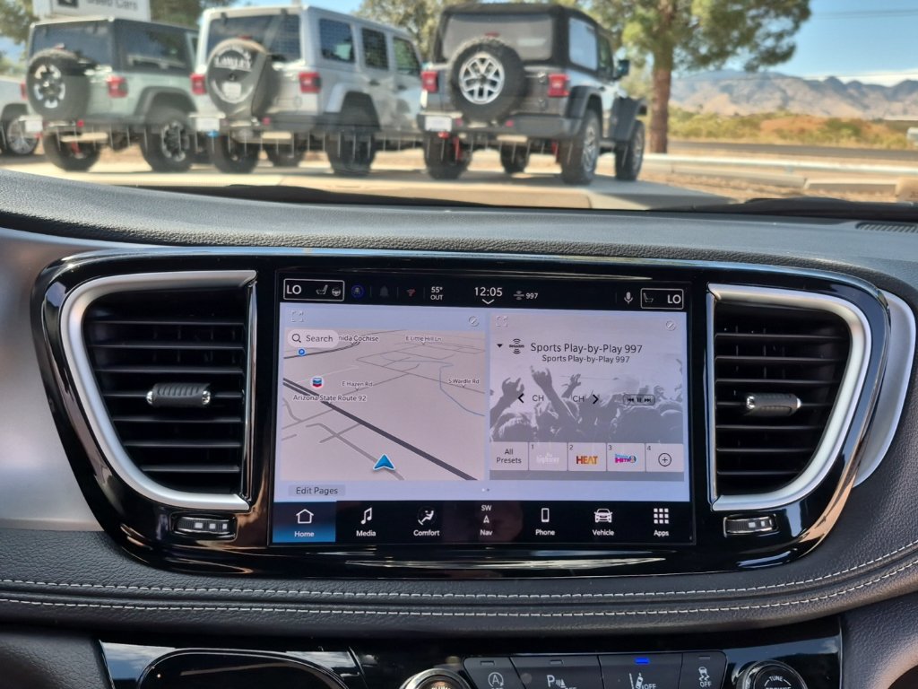 New 2025 Chrysler Pacifica Limited w/ Trailer Tow Group FWD image 43