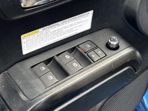 Used 2018 Toyota Tacoma TRD Off-Road image 24