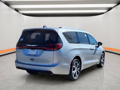 New 2026 Chrysler Pacifica Pinnacle image 6