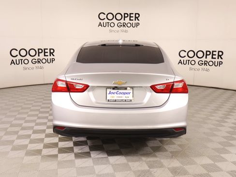 Used 2017 Chevrolet Malibu LT FWD image 20