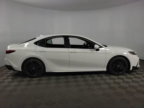 Used 2025 Toyota Camry SE FWD image 10