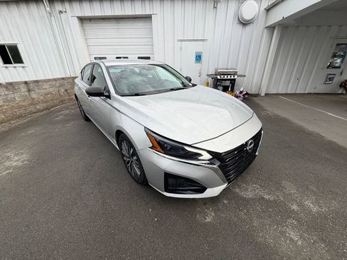 Used 2024 Nissan Altima 2.5 SV FWD image 7
